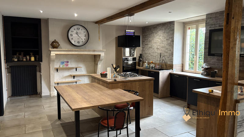 Maison ancienne - 207 m² - 8 pièces