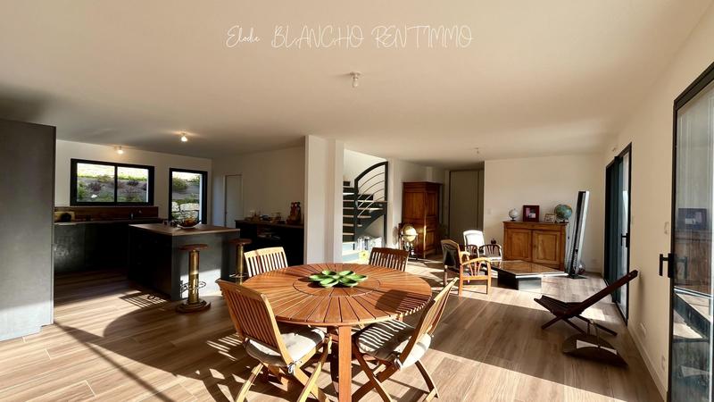 Maison contemporaine - 134 m² - 5 pièces