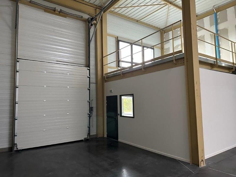 Local d'activité / Entrepôt - 234 m² - 5 pièces