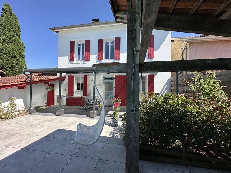 Maison - 261 m² - 12 pièces
