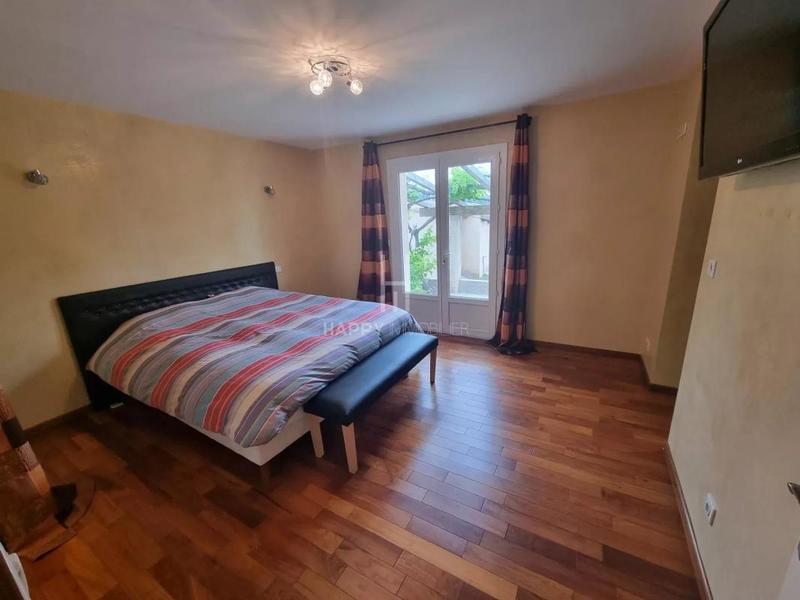 Maison - 216 m² - 7 pièces