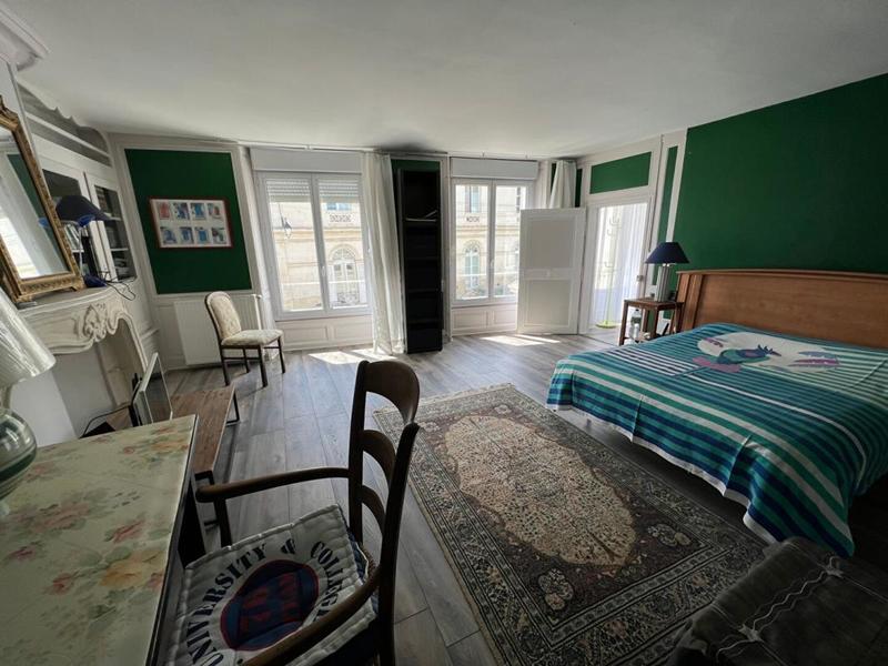 Maison - 208 m² - 8 pièces