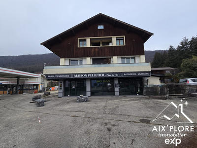 Local commercial - 211 m²