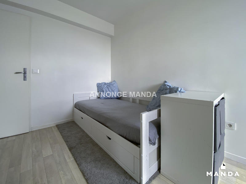 Chambre - 12 m² - 4 pièces