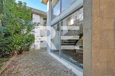 Maison - 250 m² - 9 pièces