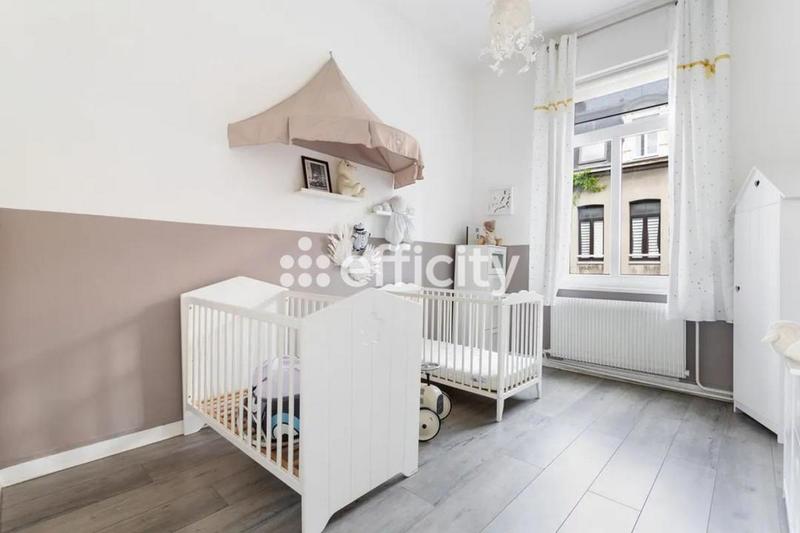 Maison - 230 m² - 8 pièces