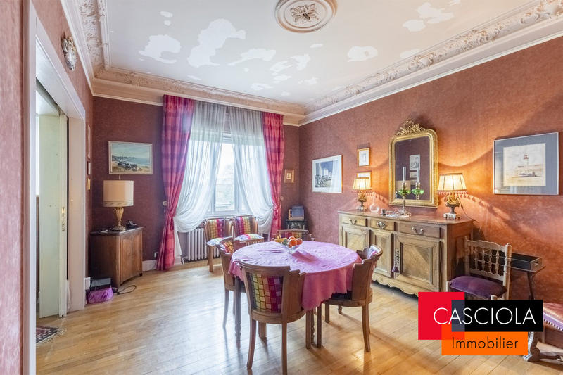 Maison - 259 m² - 9 pièces