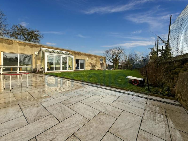 Maison - 369 m² - 11 pièces