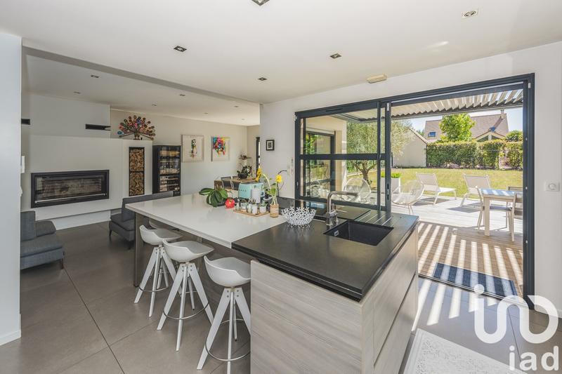 Maison - 225 m² - 8 pièces