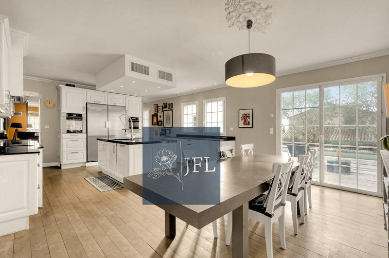 Maison d'architecte - 285 m² - 9 pièces