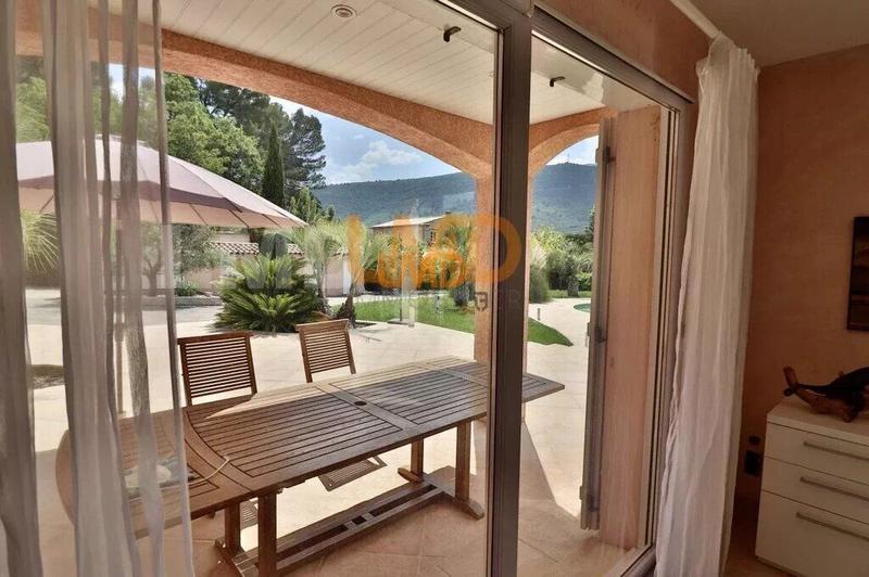 Propriété - 169 m² - 6 pièces