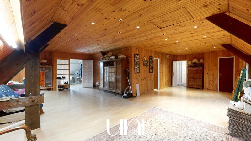 Maison - 270 m² - 8 pièces