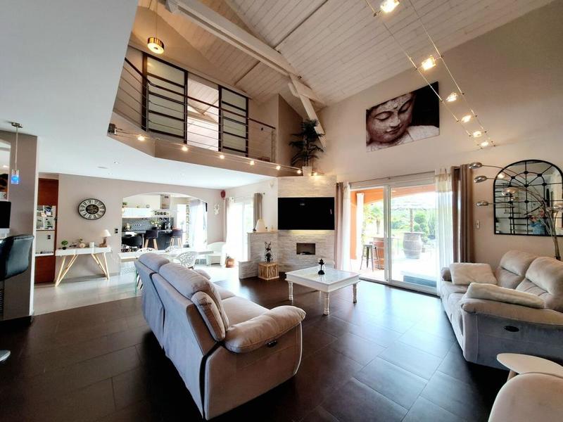 Maison - 250 m² - 2 pièces