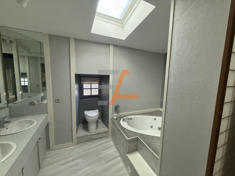 Duplex - 137 m² - 6 pièces