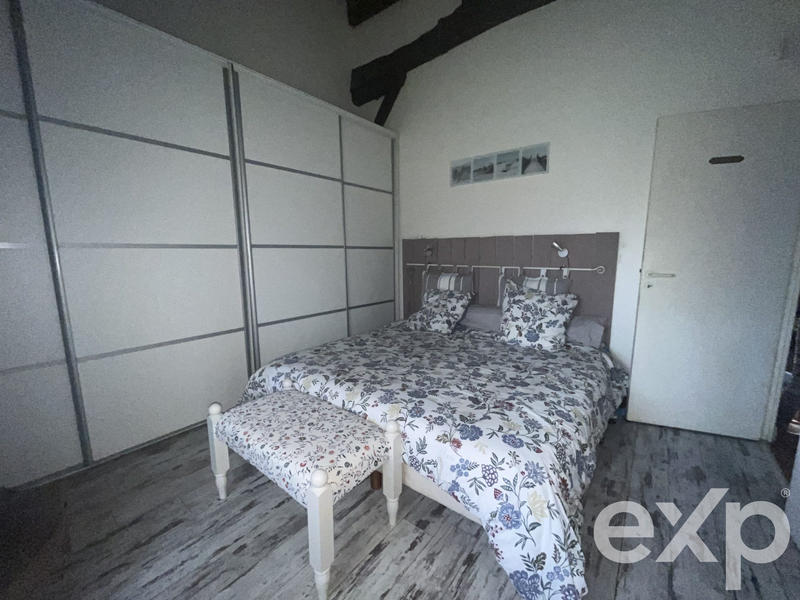 Maison - 230 m² - 8 pièces