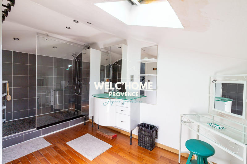 Villa - 240 m² - 8 pièces