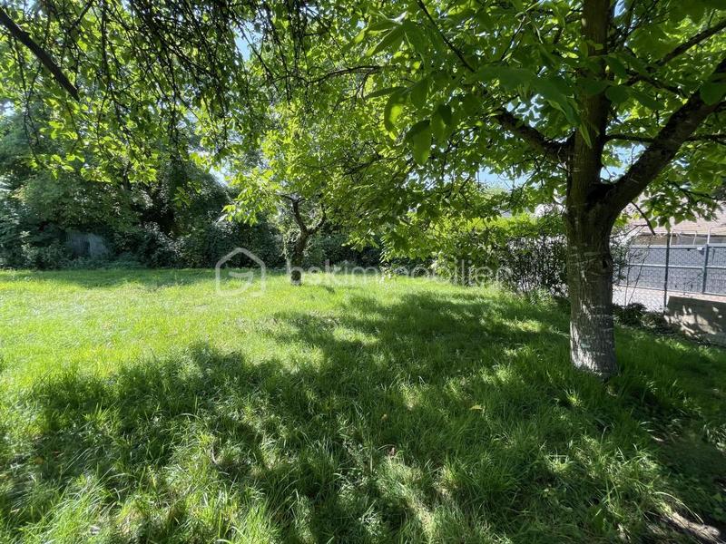 Terrain constructible - 244 m²