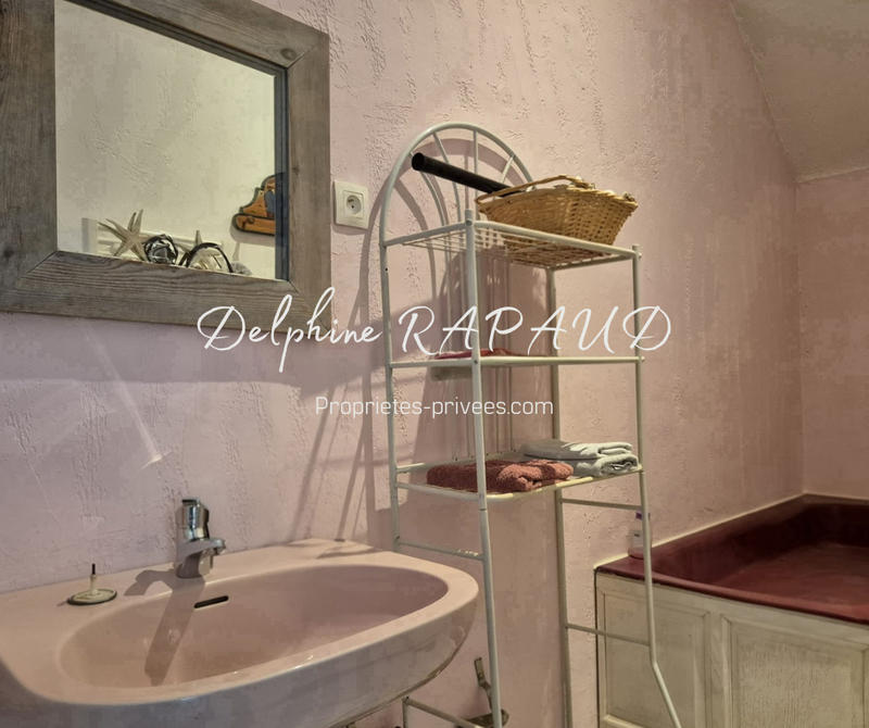 Maison - 205 m² - 9 pièces