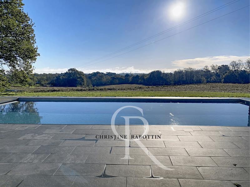 Maison - 277 m² - 5 pièces