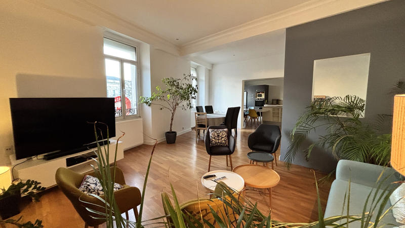 Appartement - 215 m² - 9 pièces