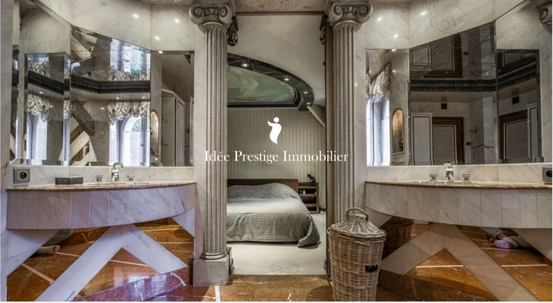 Maison - 221 m² - 7 pièces