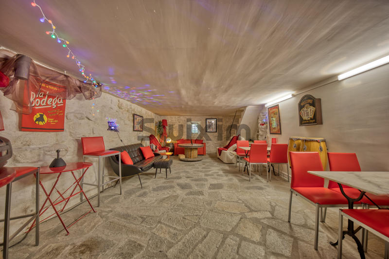 Mas - 505 m² - 15 pièces