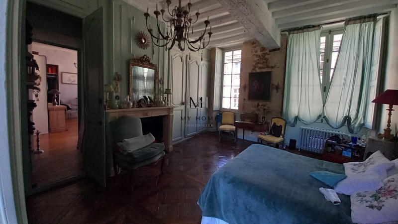 Maison - 330 m² - 9 pièces