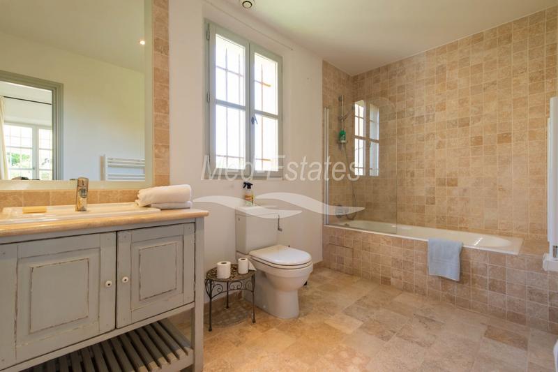 Villa - 247 m² - 7 pièces