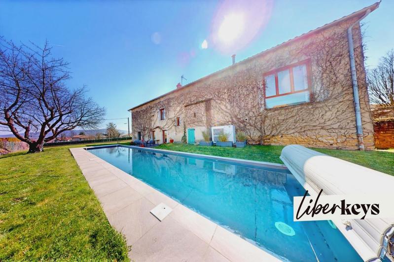 Maison - 240 m² - 7 pièces