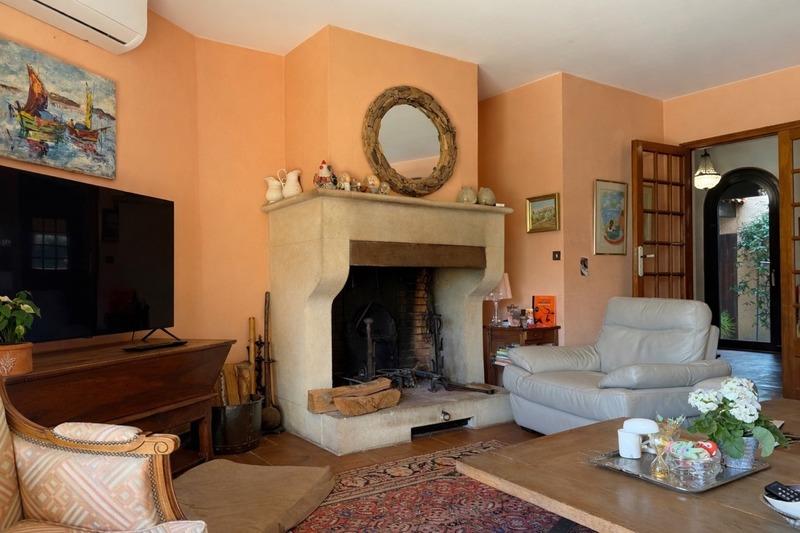 Maison - 270 m² - 9 pièces