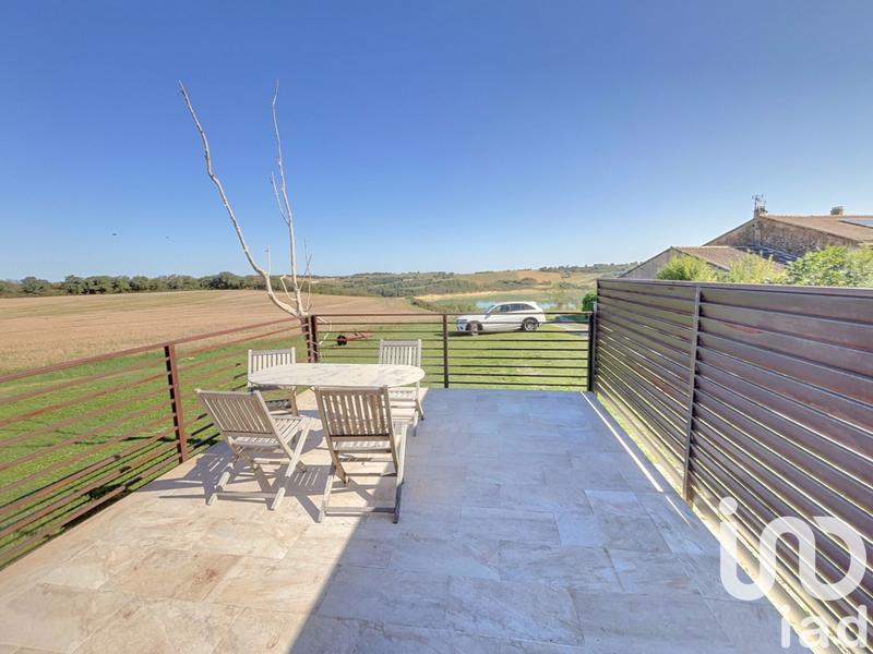 Maison - 1 828 m² - 50 pièces