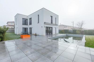 Maison - 246 m² - 8 pièces