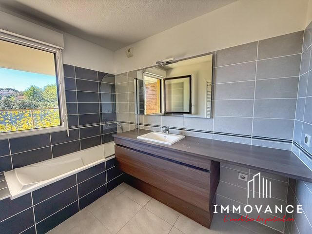 Appartement - 90 m² - 4 pièces