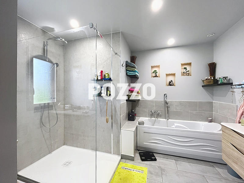 Maison - 215 m² - 6 pièces