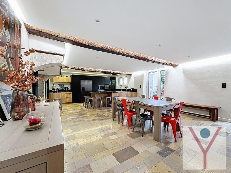 Maison - 316 m² - 8 pièces