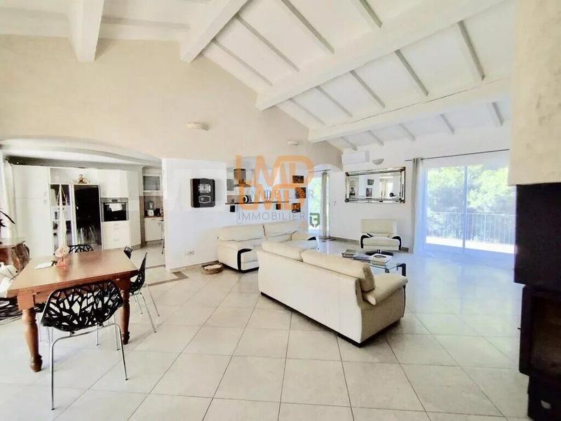 Propriété - 320 m² - 10 pièces