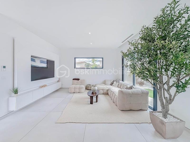 Maison - 213 m² - 6 pièces