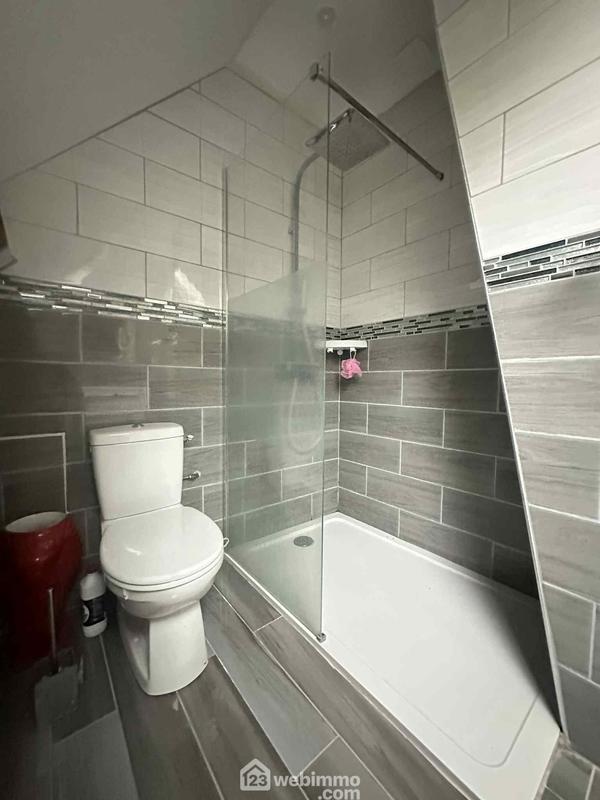 Maison - 140 m² - 8 pièces