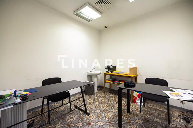 Local d'activités - 135 m² - 7 pièces