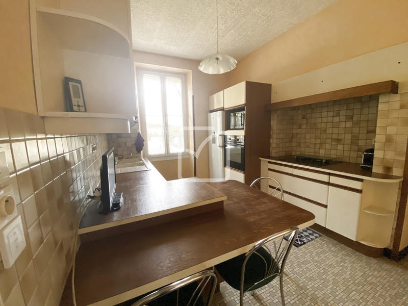 Maison - 168 m² - 9 pièces