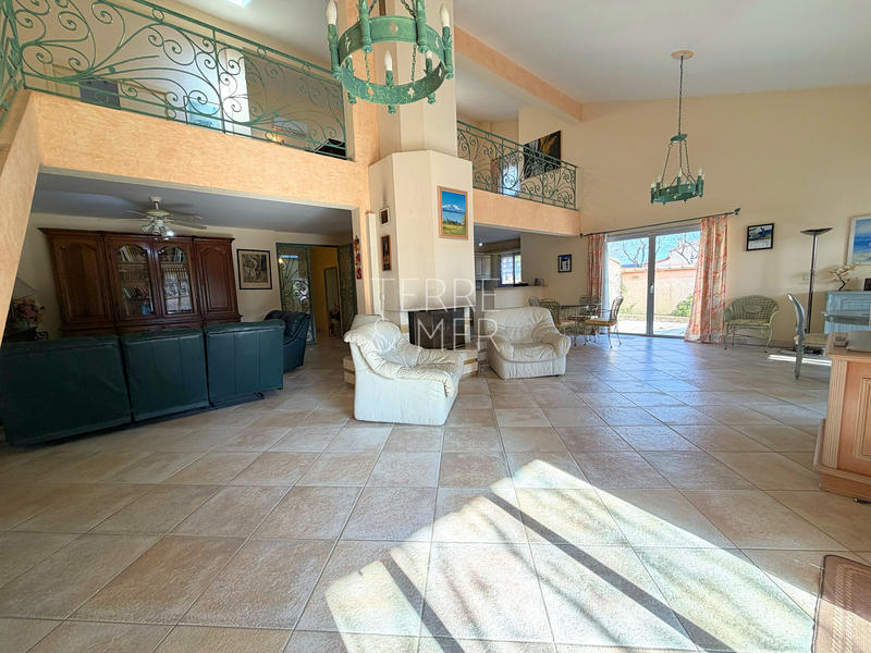 Maison - 240 m² - 7 pièces