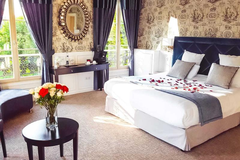 Demeure - 1 736 m² - 30 pièces