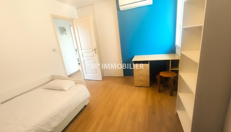 Maison - 247 m² - 9 pièces