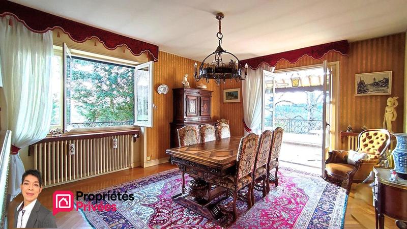 Maison - 218 m² - 8 pièces