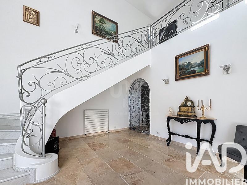 Maison - 251 m² - 7 pièces