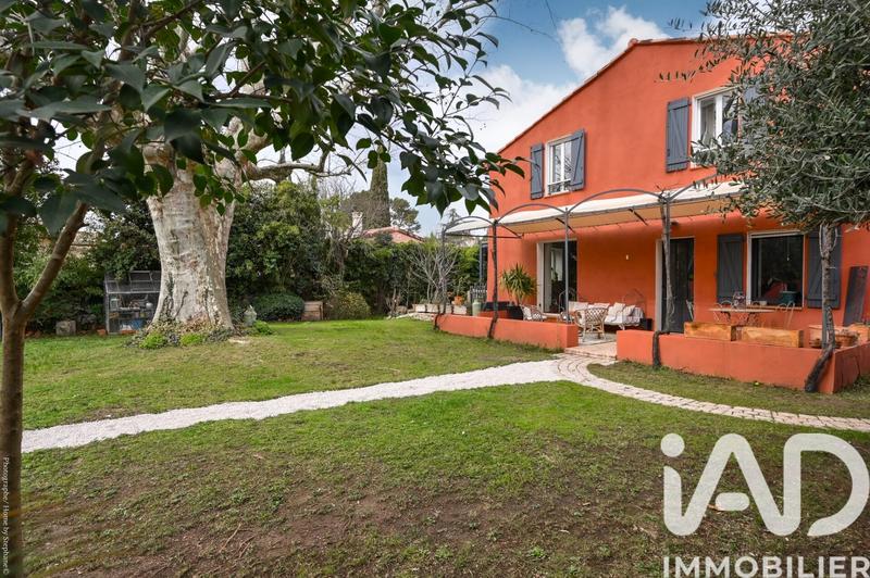 Maison - 228 m² - 6 pièces