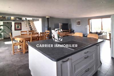 Maison - 242 m² - 4 pièces