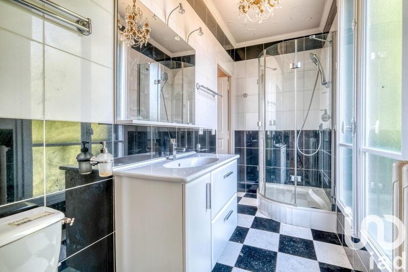 Maison - 240 m² - 8 pièces