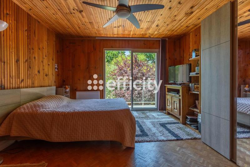 Maison - 497 m² - 9 pièces