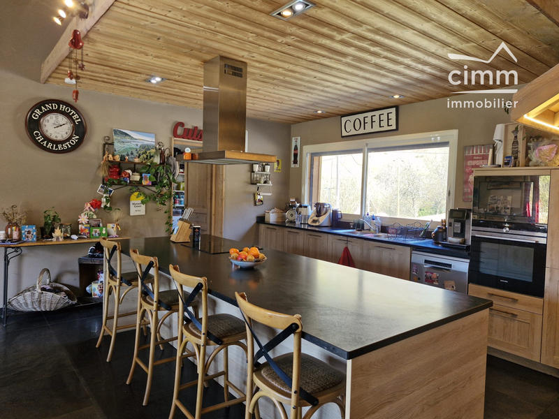 Maison - 303 m² - 7 pièces